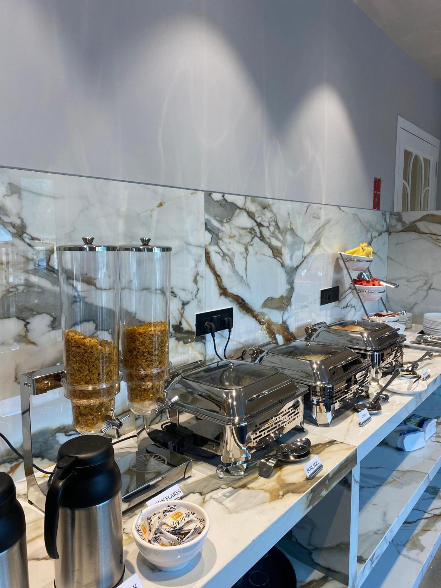 J Hotel And Banquets ムンバイ エクステリア 写真