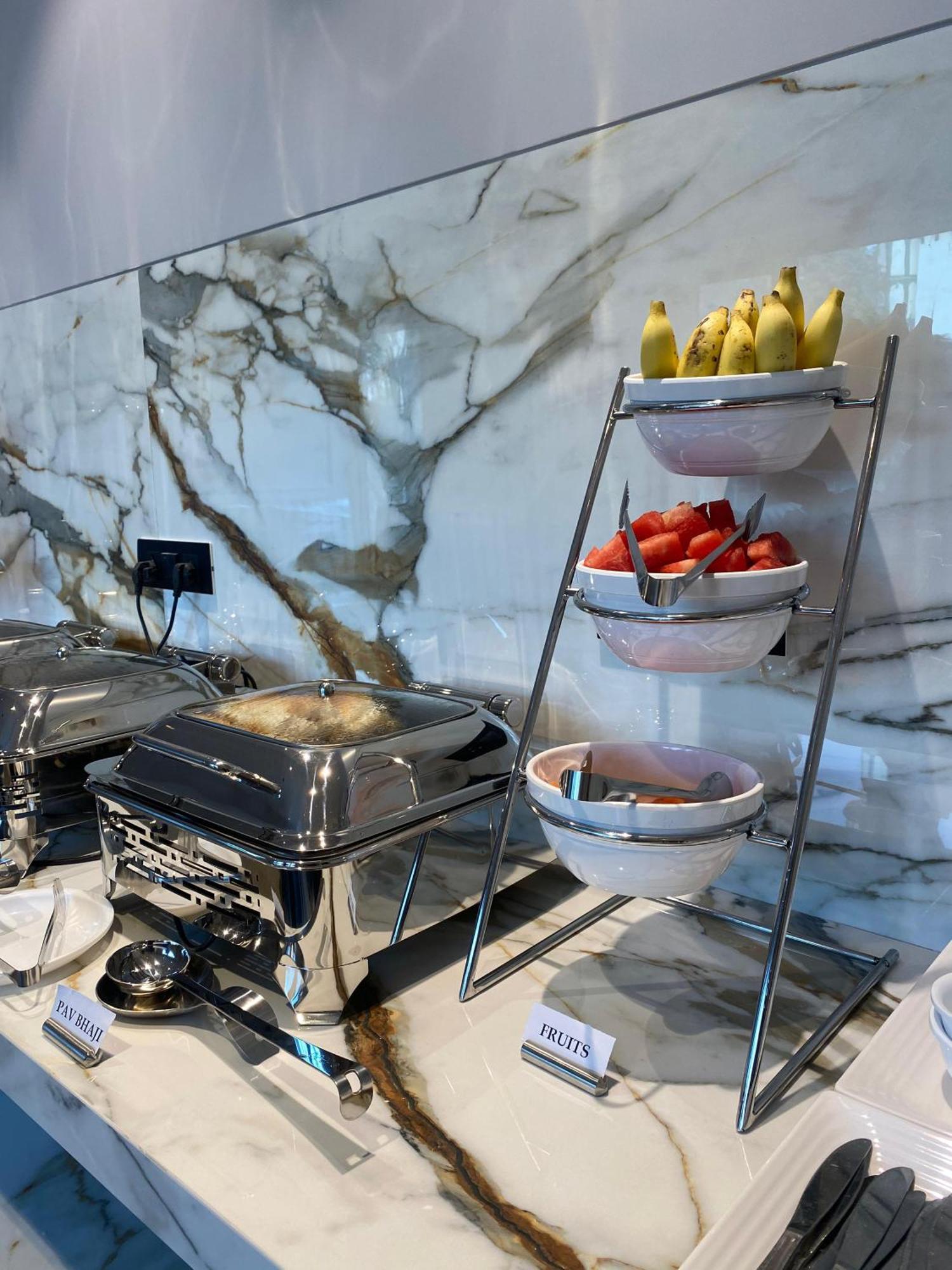 J Hotel And Banquets ムンバイ エクステリア 写真