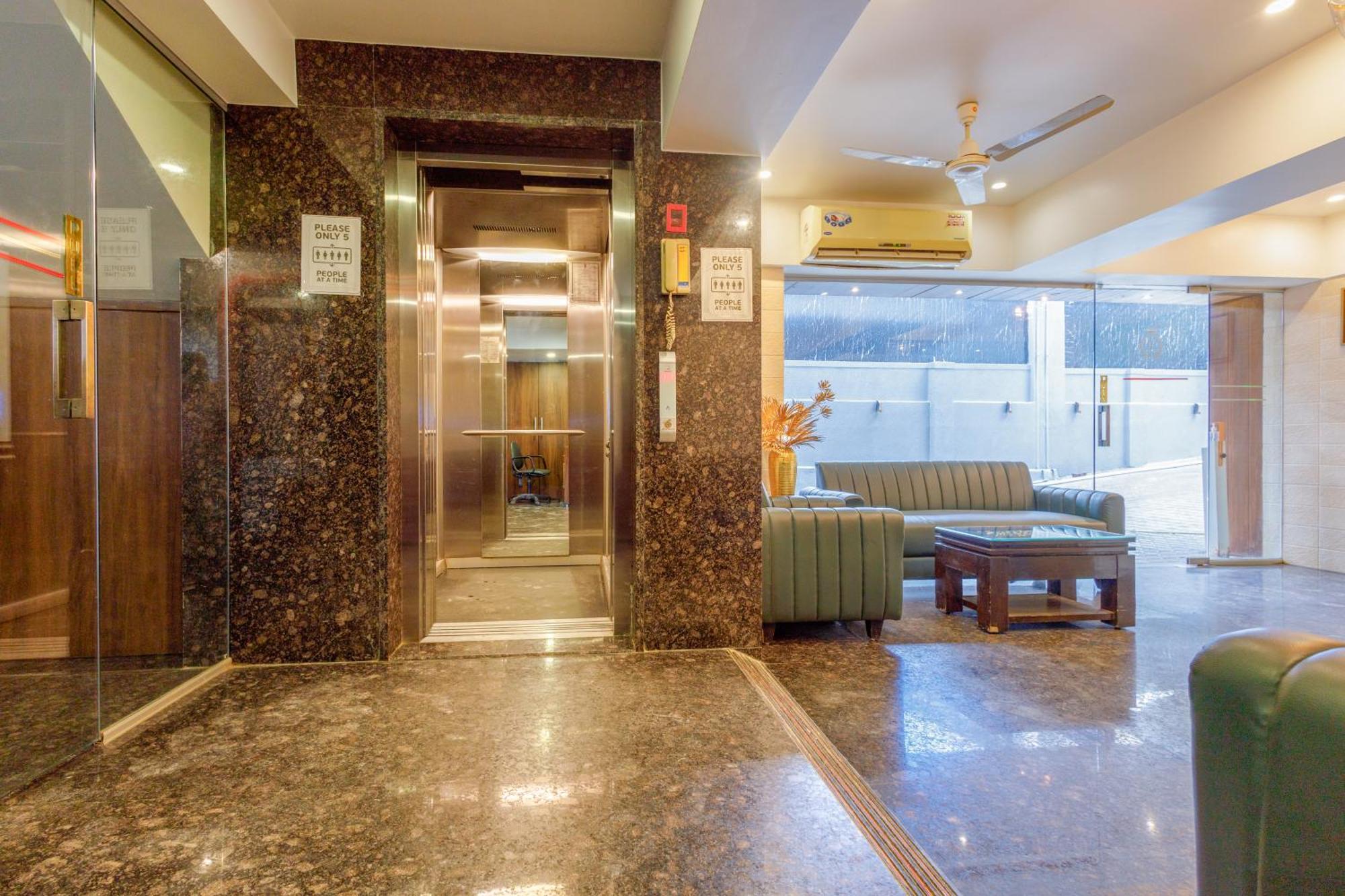 J Hotel And Banquets ムンバイ エクステリア 写真
