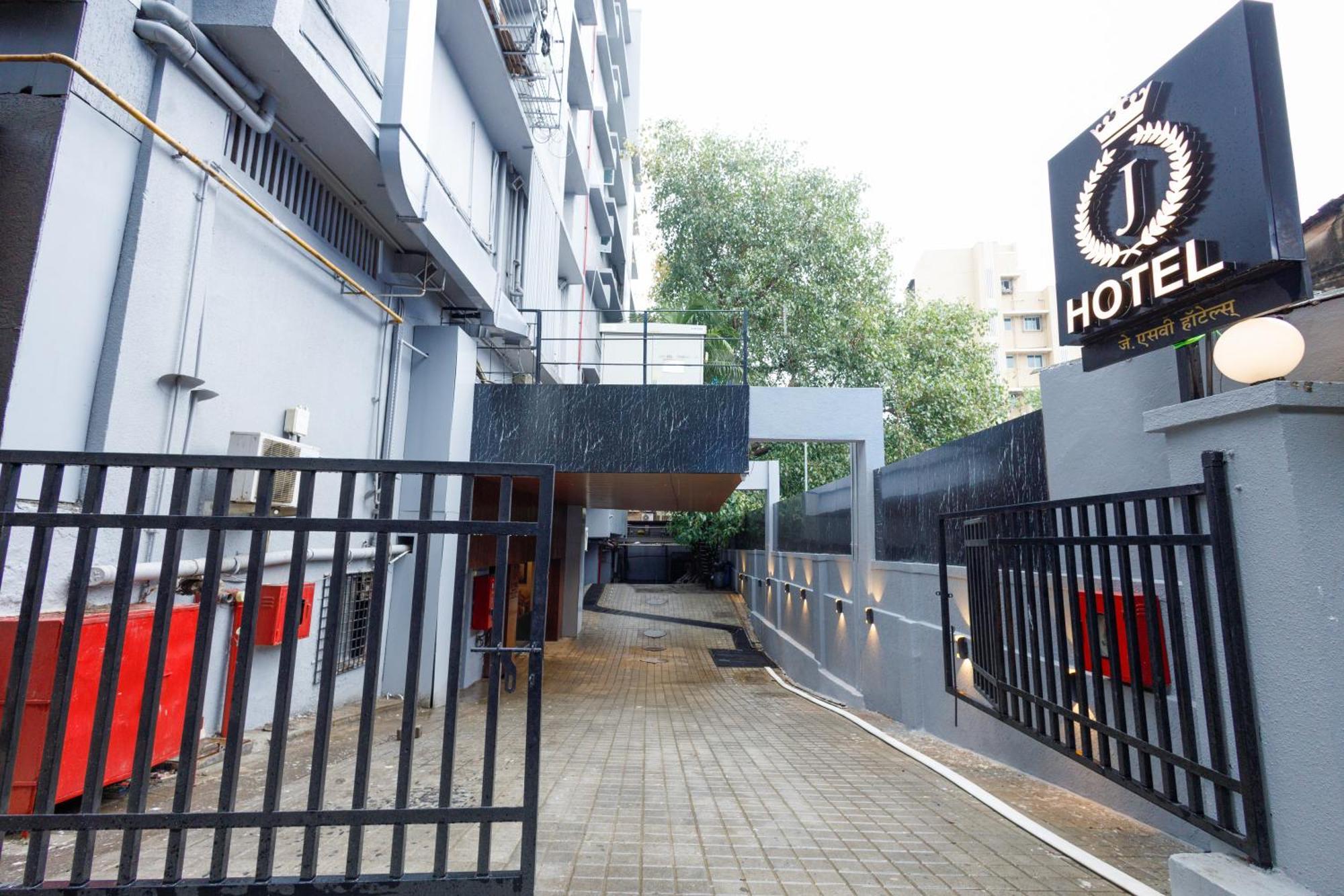 J Hotel And Banquets ムンバイ エクステリア 写真