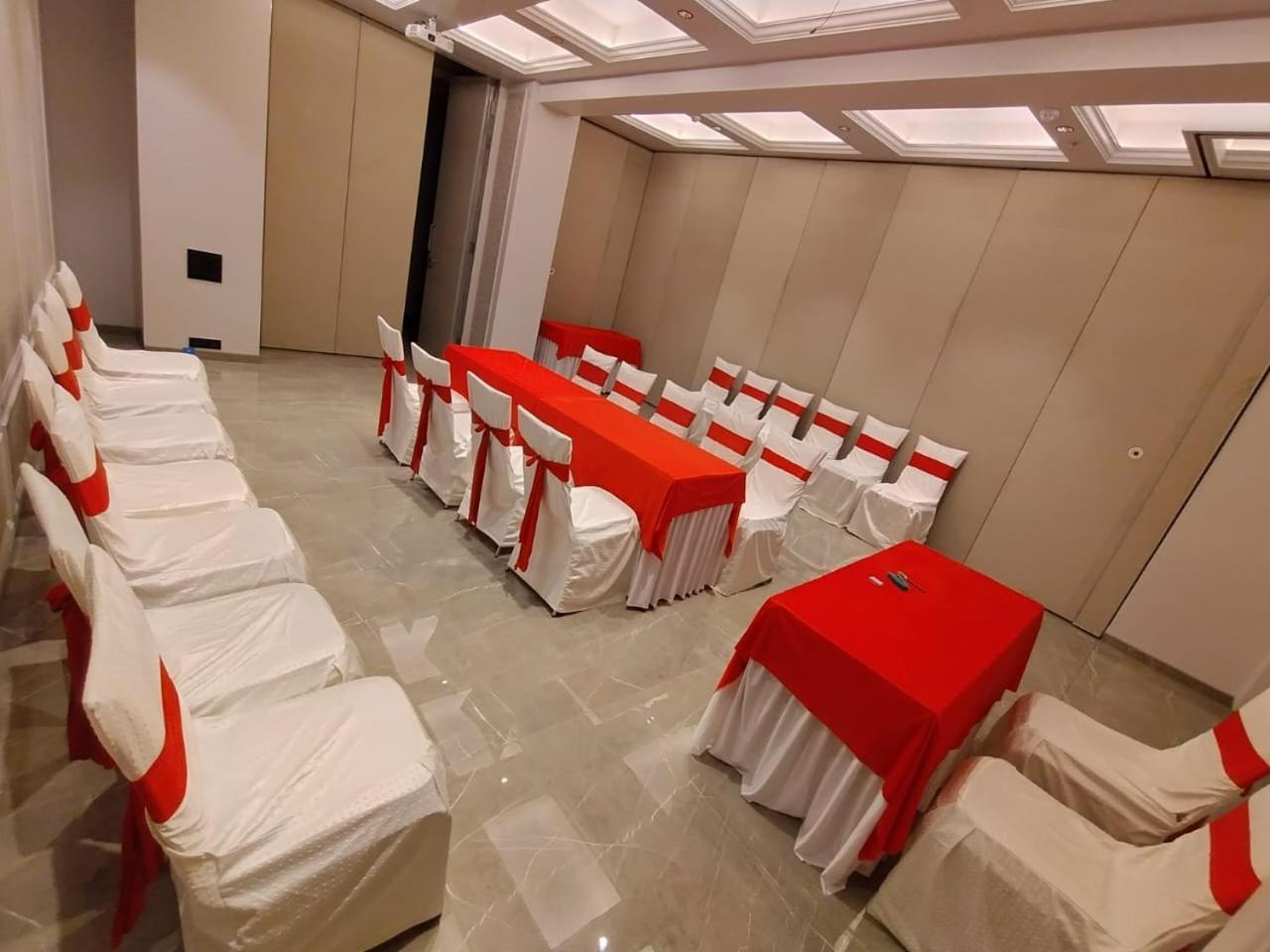 J Hotel And Banquets ムンバイ エクステリア 写真